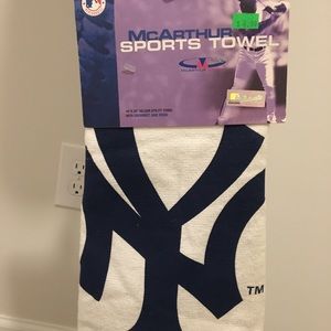 New York Yankees McArthur Sports Towel 16 x 25 Velor Utility Sports Towel